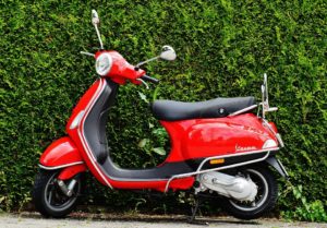 Scooter vespa rouge