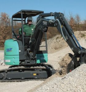 Une mini-pelle a besoin de chenilles de caoutchouc pour un travail qualitatif !