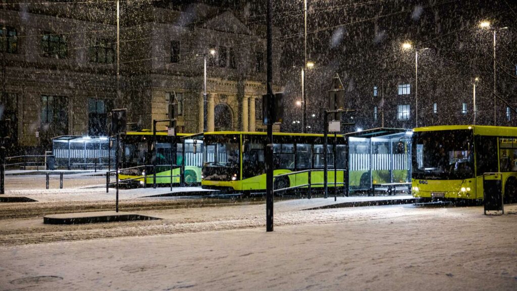bus sous la neige