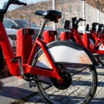 vélo rouge en partage