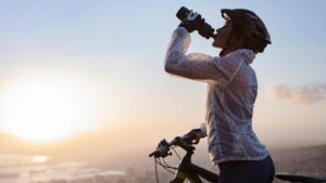 femme qui fait du vélo