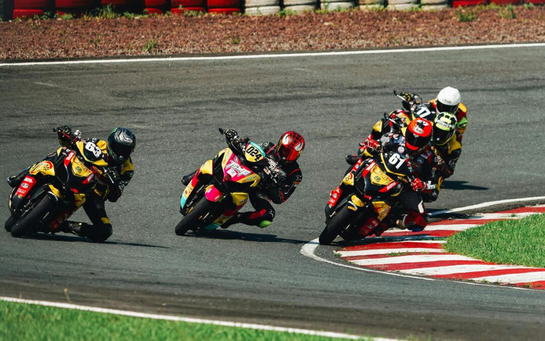 Pourquoi les courses de moto continuent-elles de fasciner?
