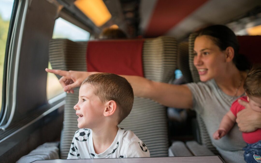 Voyager loin avec des enfants sans avion : astuces et destinations